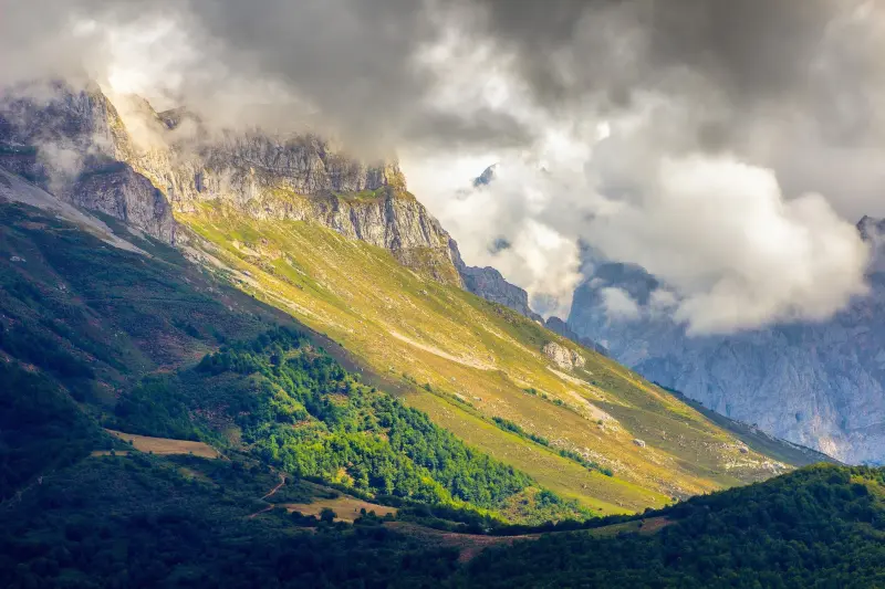 Silencio en la ladera leonesa — Fotos de León